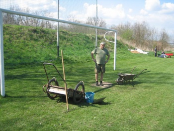 brigáda sportovců na hřišti