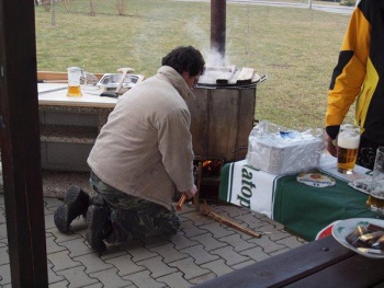 Maso je v kotli a ještě přiložit...